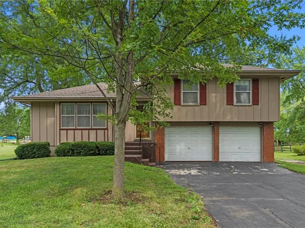 105 N Austin St, Oak Grove, MO 64075