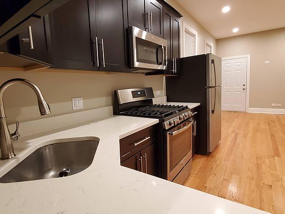 3rd image of 2310 W Grand Ave APT 1