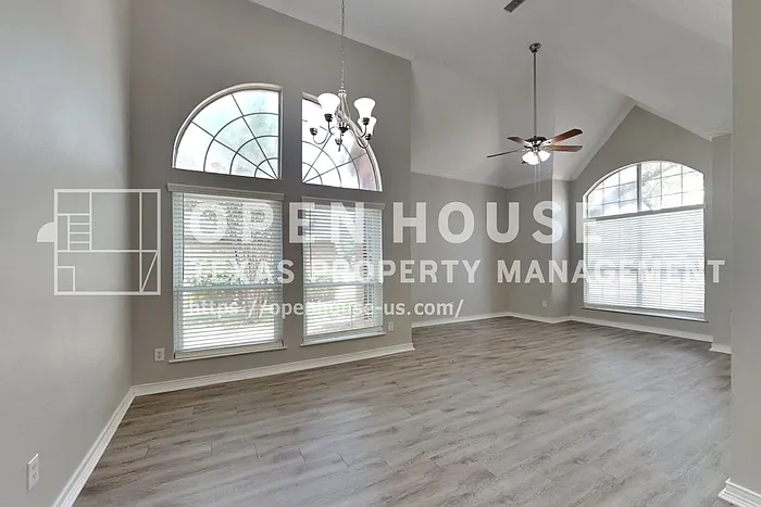 518 Mercer St — Photo 8
