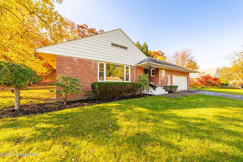 2nd image of 848 londonderry Road