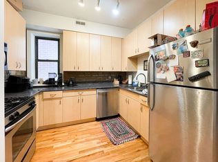 1511 W Chestnut St #2F, Chicago, IL 60642