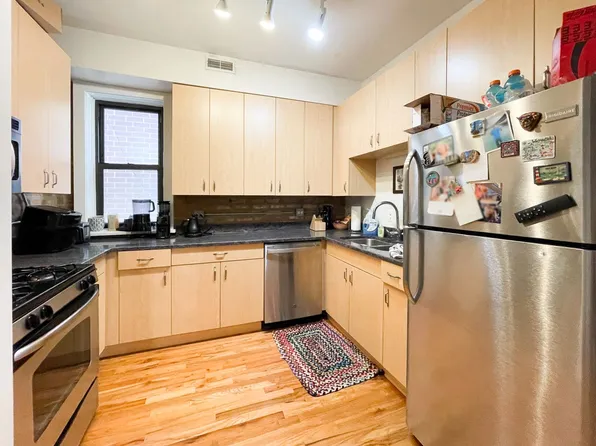 1511 W Chestnut St #2F, Chicago, IL 60642