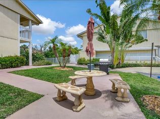 4633 Bayshore Dr APT M7, Naples, FL 34112
