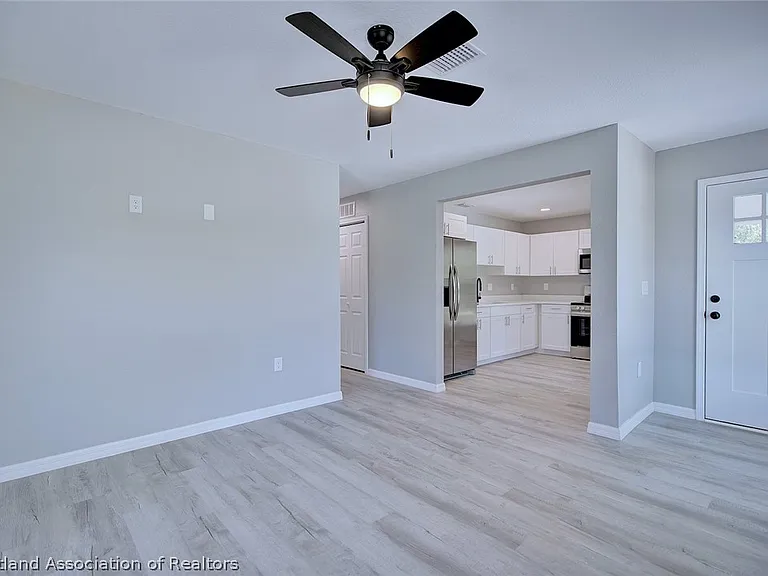 544 Vanguard Ave NW — Photo 7