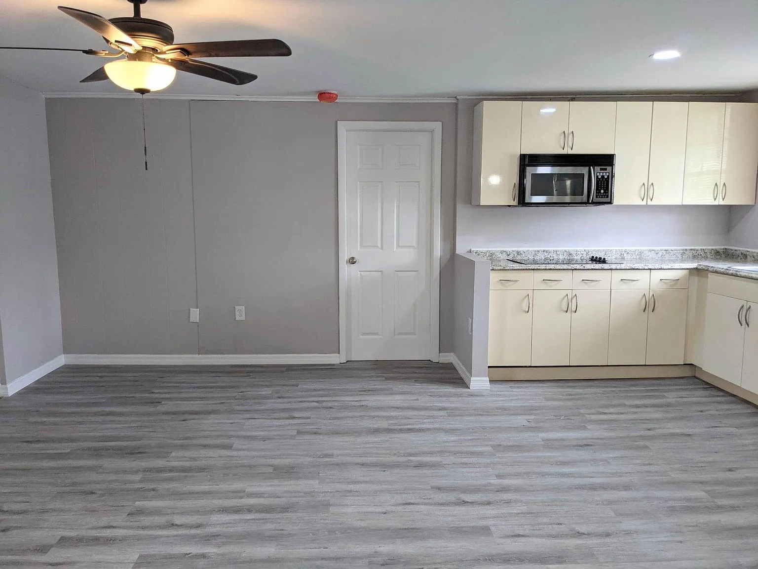 206 Danley Drive - A — Photo 2