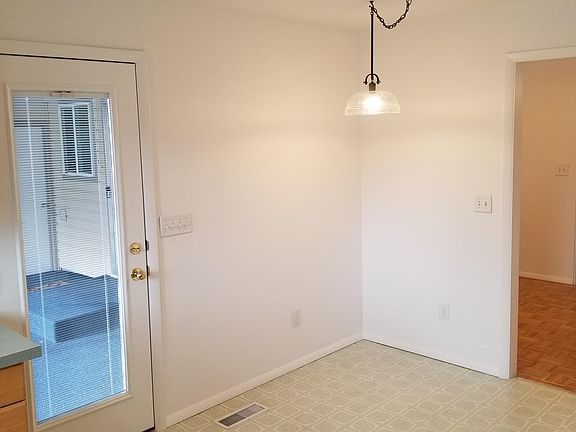 Kitchen breakfast nook