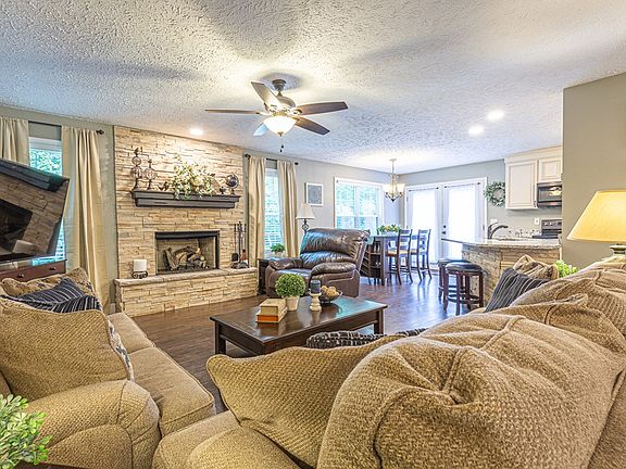4th image of 36 Kamps Ln
