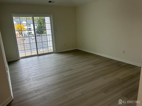 5th image of 1235 Waterford Dr