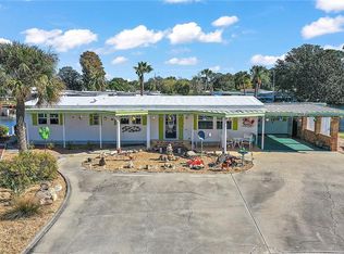 900 Sunset Cir, Tavares, FL 32778