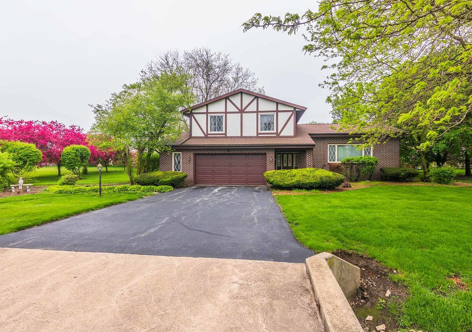 15613 Crestwicke Dr, Bloomington, IL 61705 | Zillow