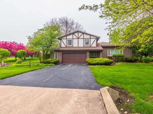 15613 Crestwicke Dr, Bloomington, IL 61705