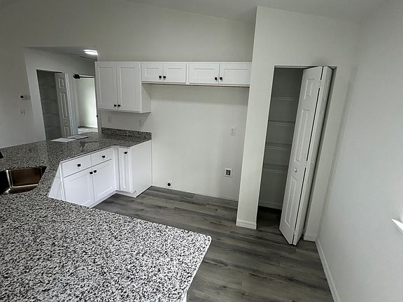 2nd image of 227 Oak Lane Cir
