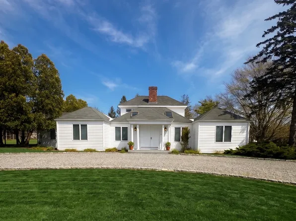 54 South Rd, Westhampton, NY 11977