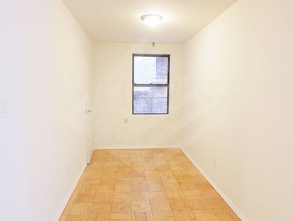4th image of 320 E 9th St APT 303