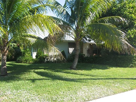 4th image of 612 NW 7th Ct