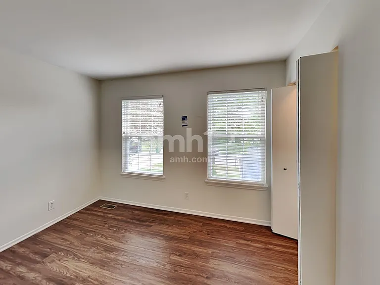 21744 W Knollwood Dr — Photo 24