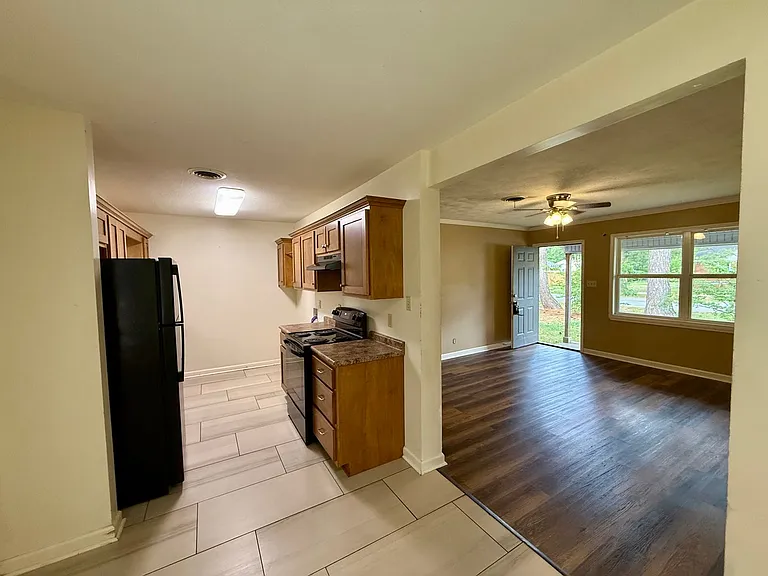 2310 Fairfield Dr — Photo 5
