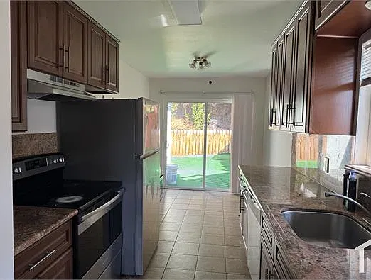 3 bed, 997 sqft, $3,724 — Photo 2
