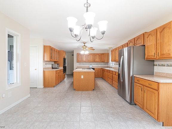 3rd image of 667 Cedar Dr