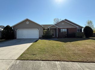 102 Fieldgate Dr, Jacksonville, NC 28546
