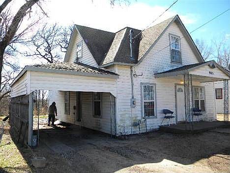 2nd image of 905 E Bentley St