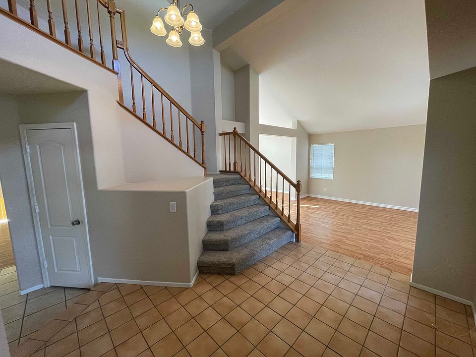 Elegant carpeted Stairs