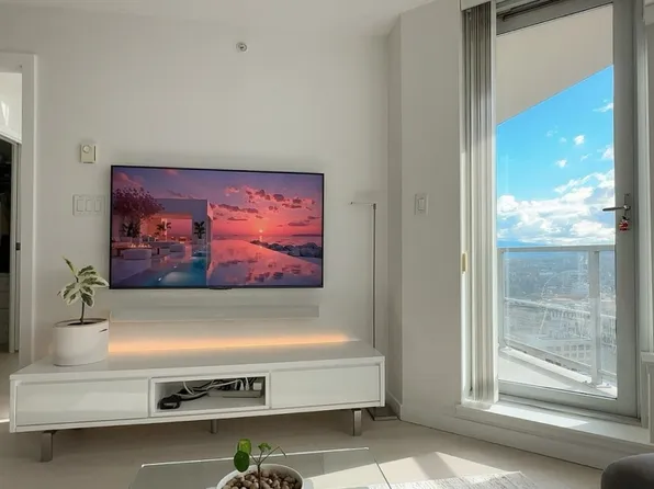 610 Granville St #2314, Vancouver, BC V6C 3T3