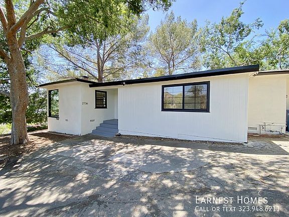 3rd image of 2736 Hollyridge Dr