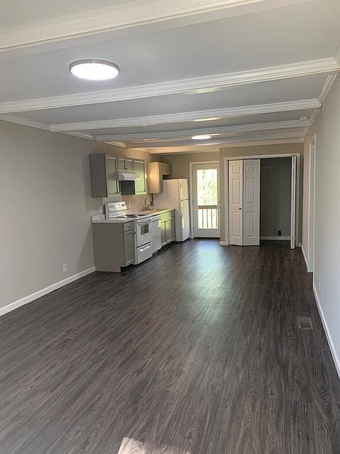 2nd image of 611 S Willow Ave APT 1
