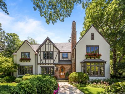 (Undisclosed Address), Lake Bluff, IL, 60044