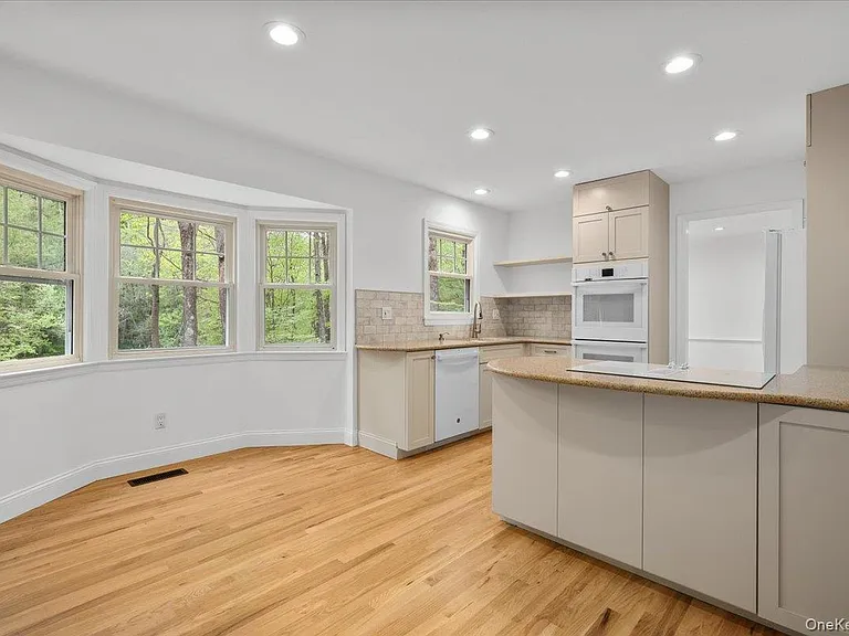 10 Silvermine Dr — Photo 21