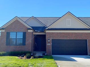 55726 Oak Pointe Dr, Shelby Township, MI 48315
