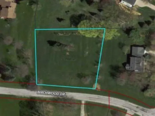 11 Birchwood Dr, Blue Grass, IA 52726