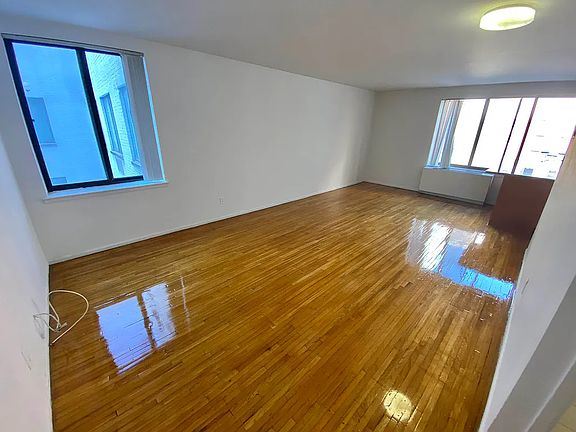 3rd image of 121 E 12th St APT 6E