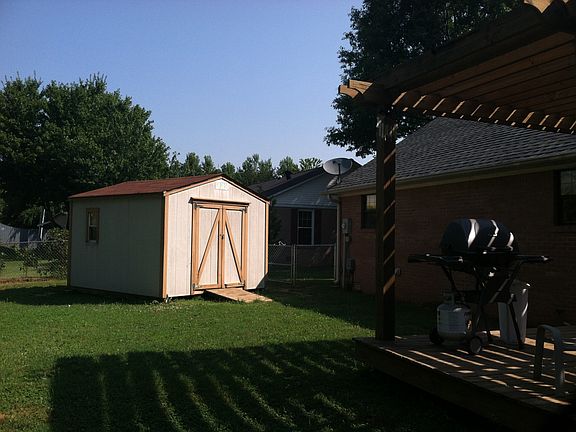 3rd image of 123 Jemma Dr