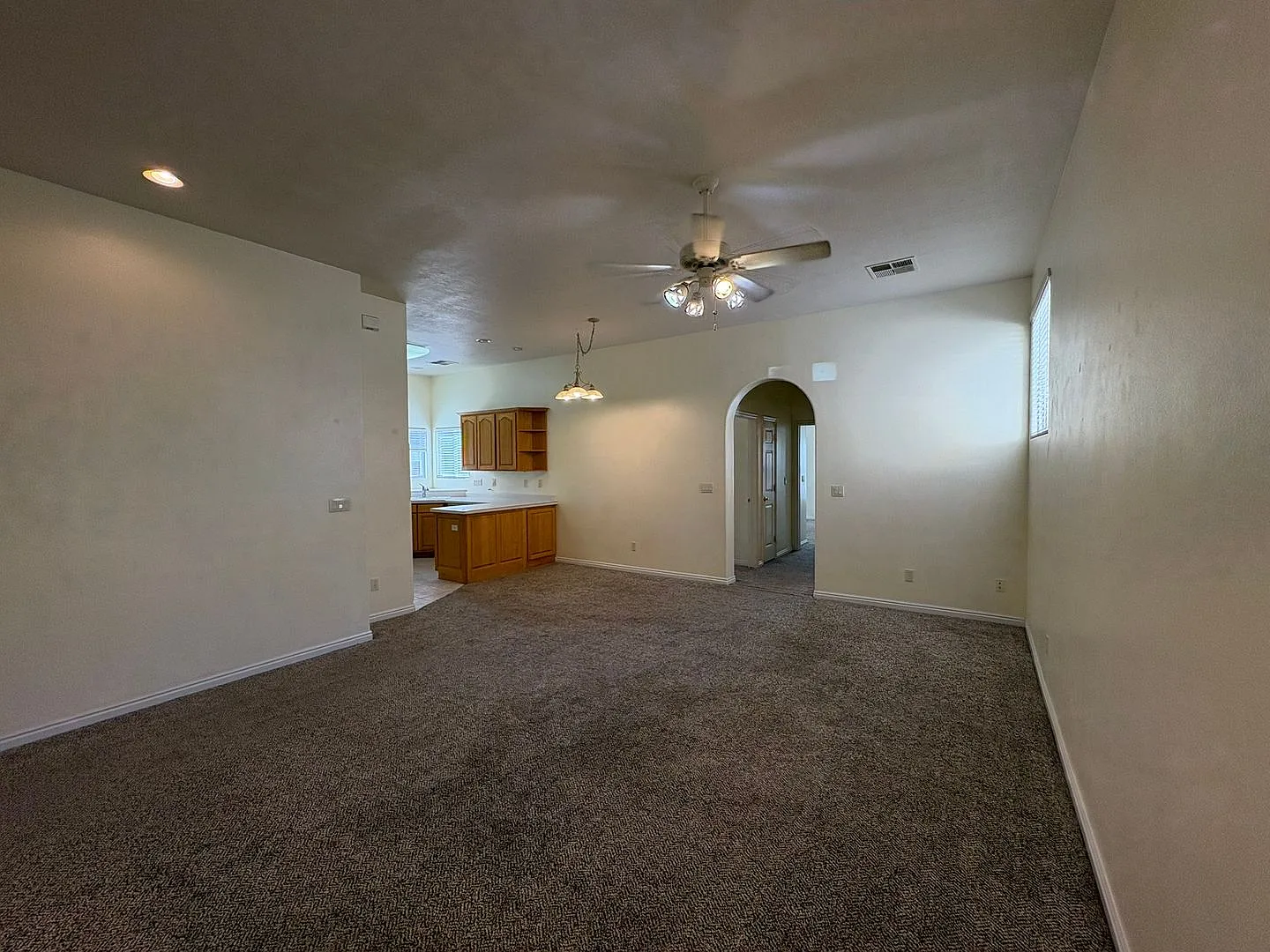 3 Bed 2 Bath Townhouse In Hurricane — Photo 3