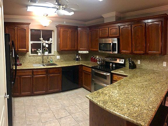3rd image of 14435 Whispering Oaks Dr