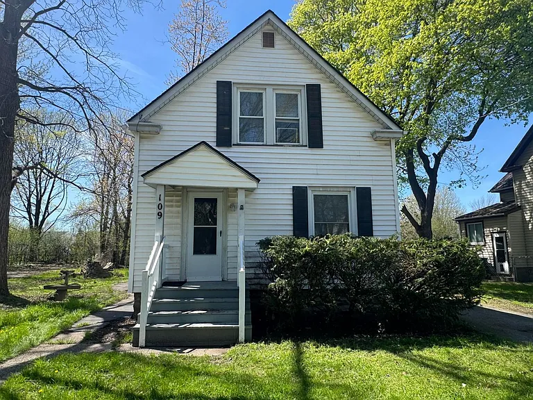 109 Stenson St — Photo 1