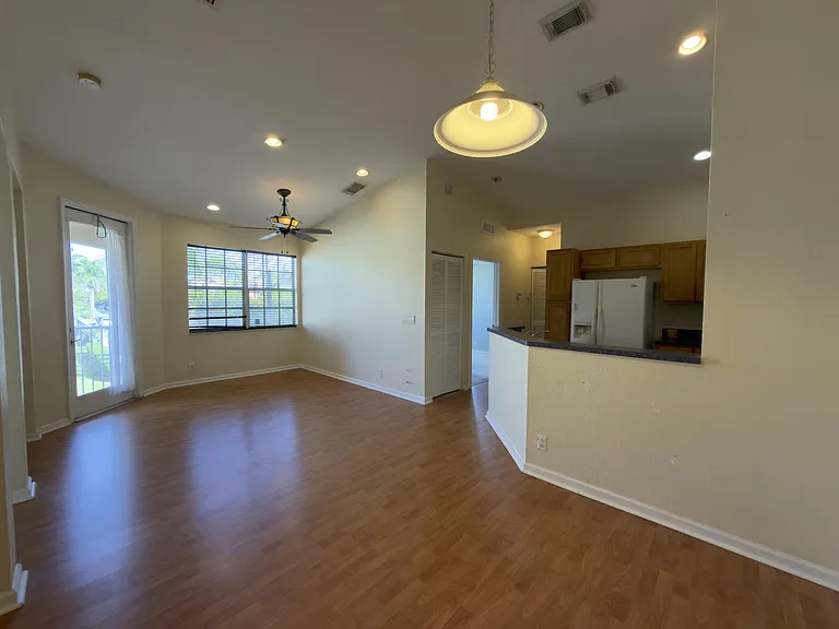 1712 Carvelle Dr — Photo 6