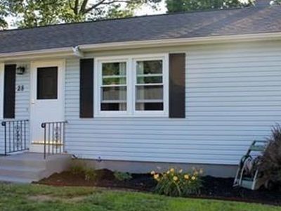 28 Oakwood St, Chicopee, MA, 01020