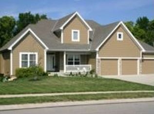8582 Frederick Dr, De Soto, KS 66018