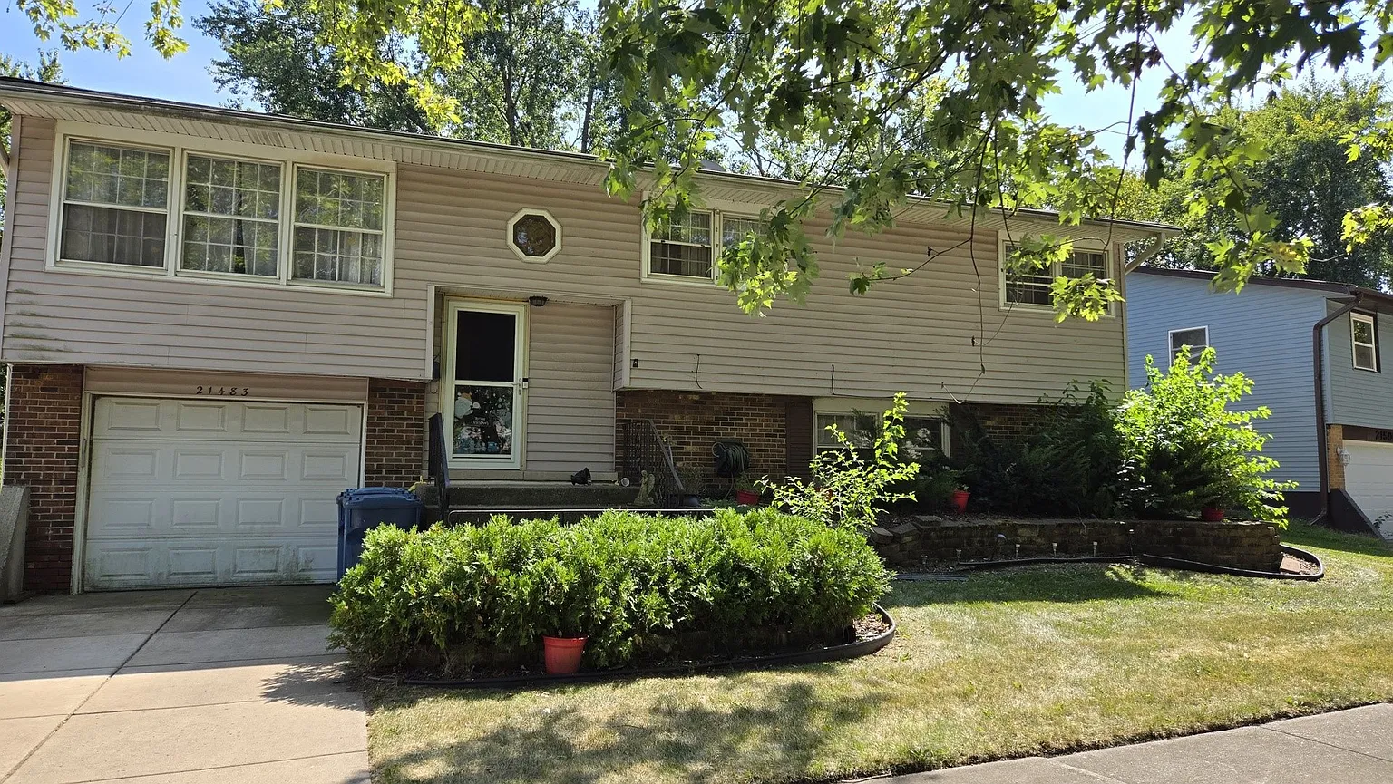 21483 Peterson Ave photo 1