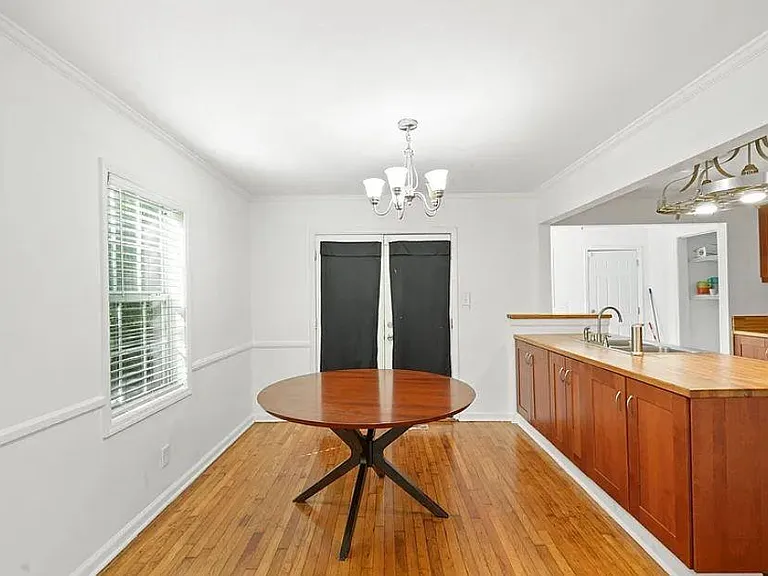 2371 Ben Hill Rd — Photo 6