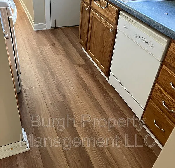 1316 Justine St — Photo 17