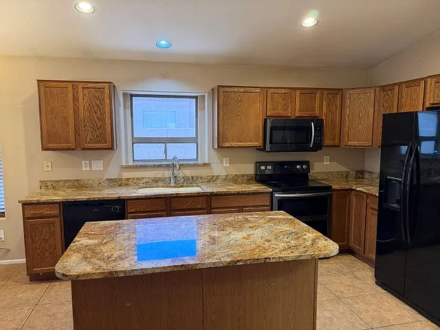 43194 W Sunland Dr — Photo 2
