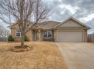 536 W Shadow Ridge Way, Mustang, OK 73064