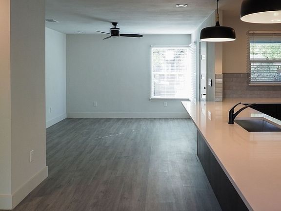 5th image of 7503 Crest Dr