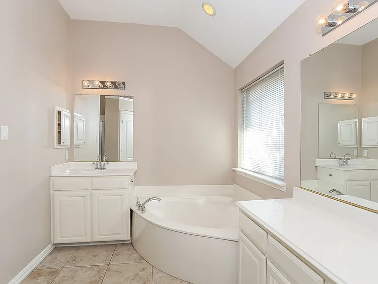 863 Sonora Ln — Photo 10