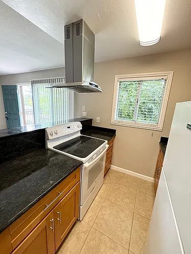 885 Broadway Photo 1