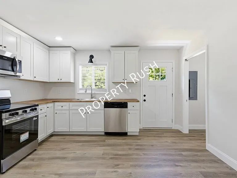 6107 Vance Cir — Photo 8